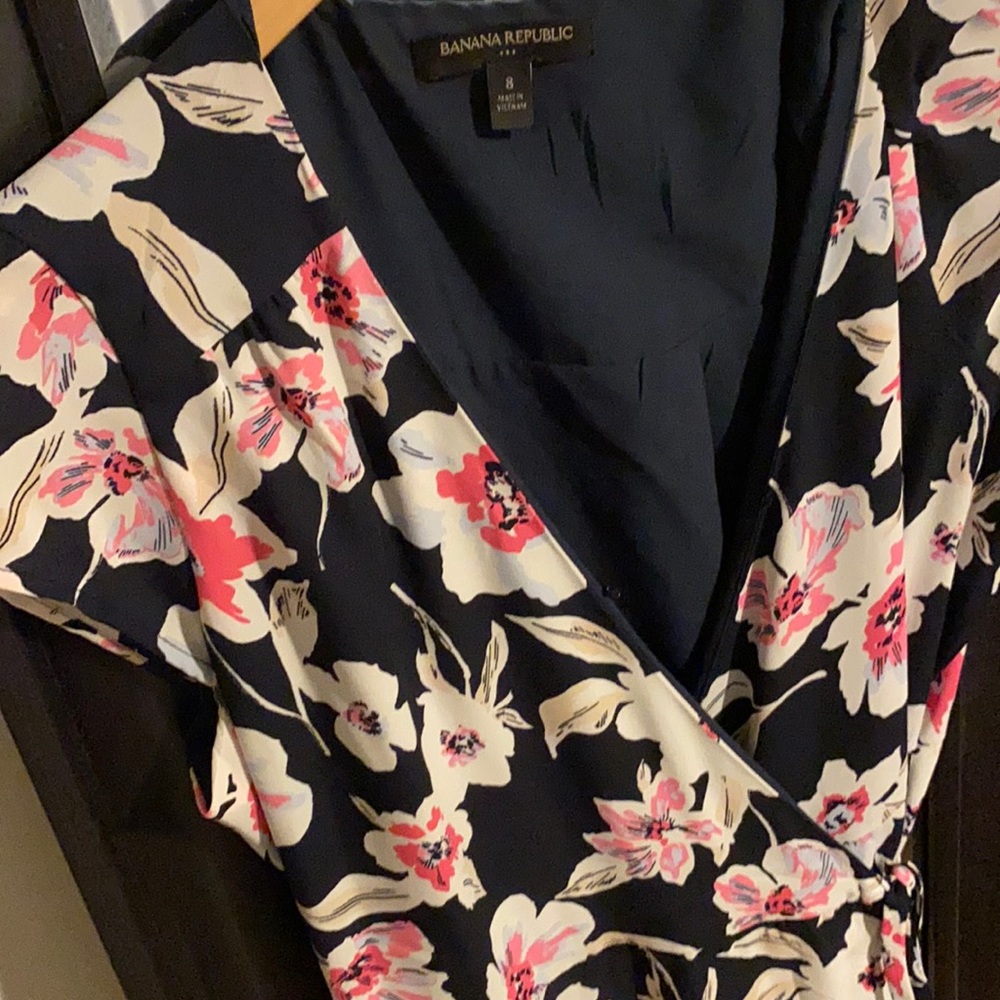 Banana republic Flurl wrap dress size 8